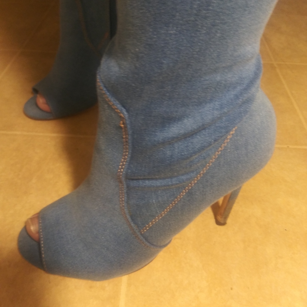 Boots - Picture 6 of 8